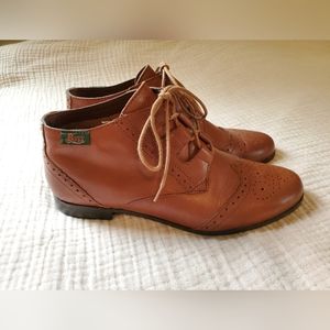 Leather Bass brand vintage style ankle booties *like new*